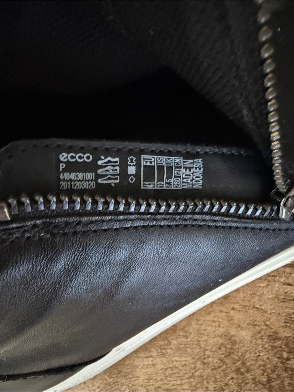 Ecco Black Leather Zip Sneakers with White Sole - Picture 3 of 6
